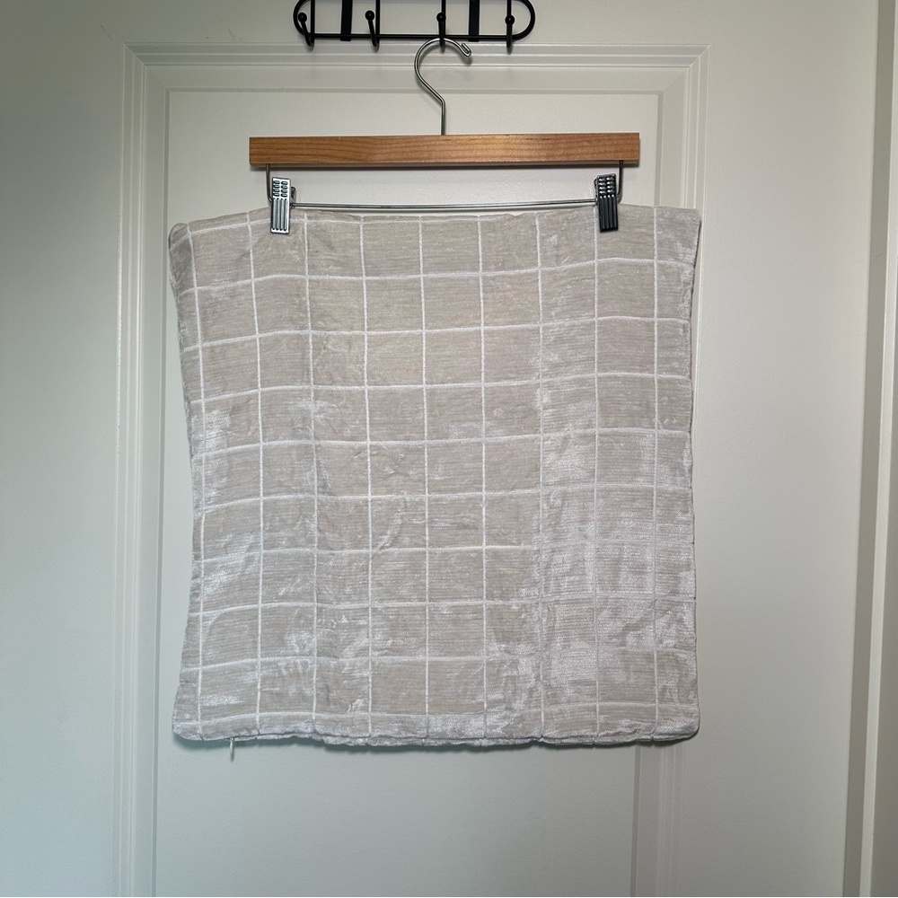 Throw Pillow Cover 2 pack 20x20 Windowpane Grid Pattern Cream & White Chenille - Picture 3 of 4